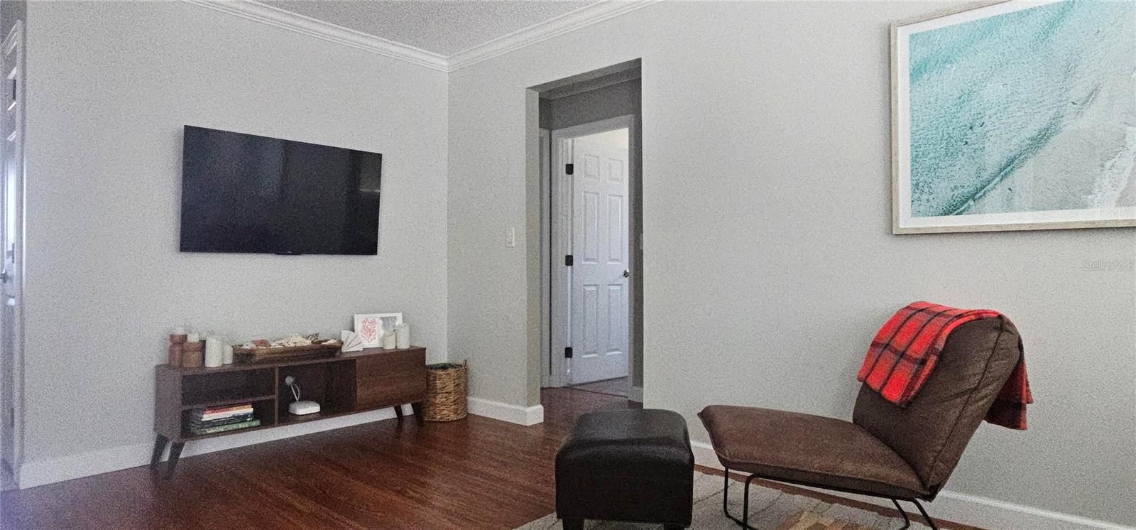 Listing photo id 12 for 6248 109th Avenue N