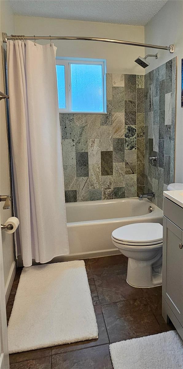 Listing photo id 13 for 6248 109th Avenue N