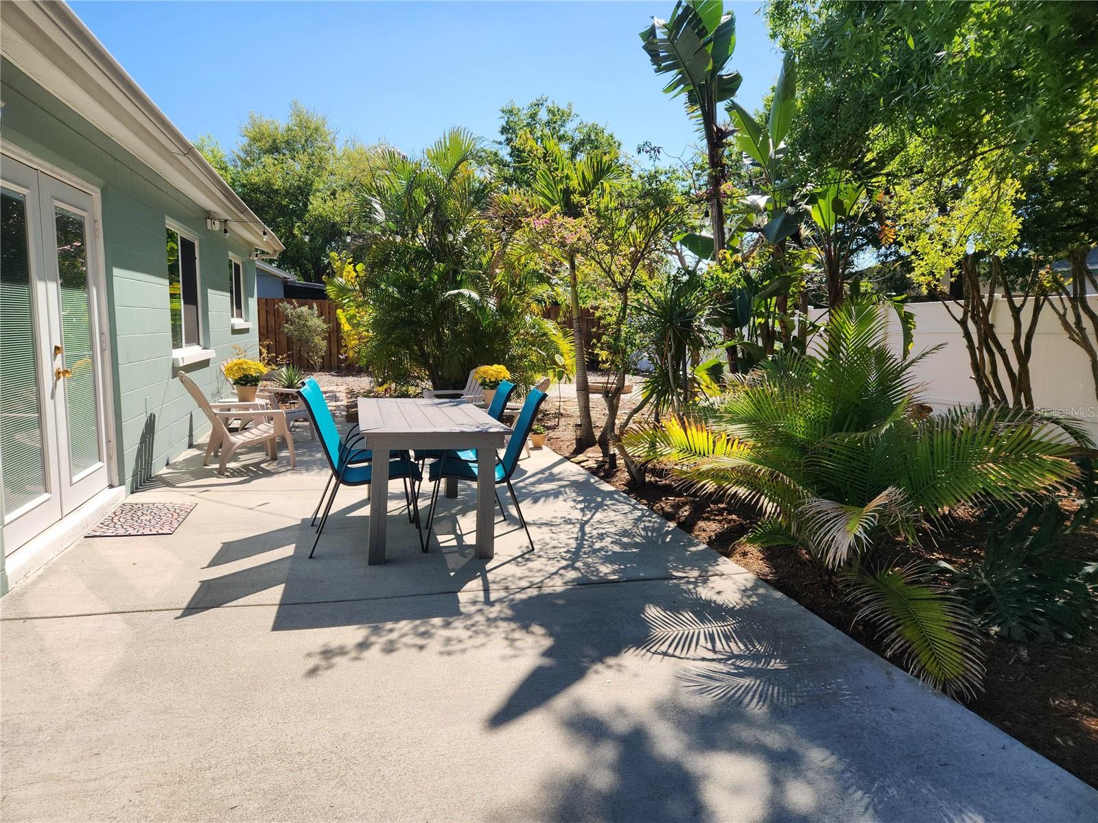 Listing photo id 3 for 6248 109th Avenue N