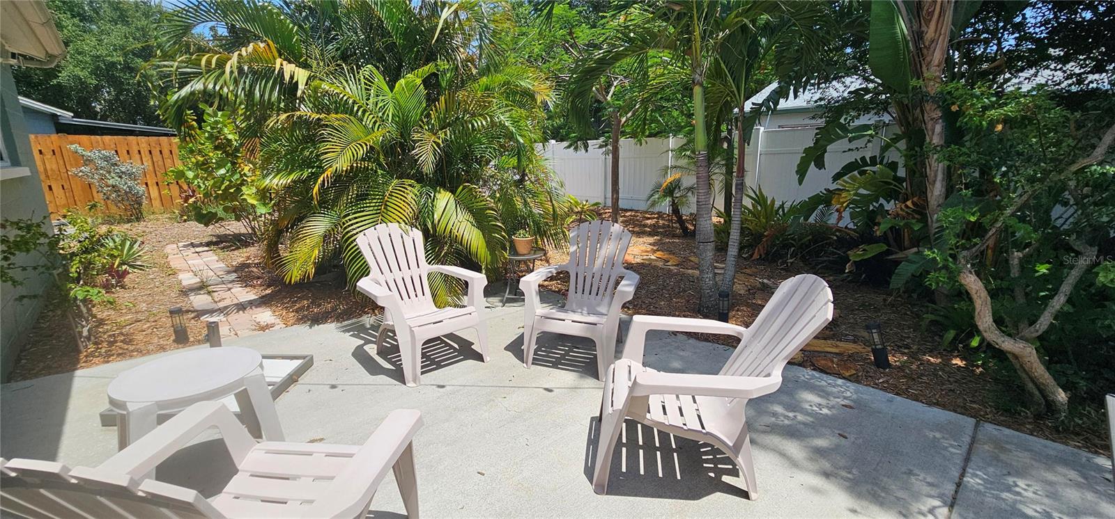 Listing photo id 5 for 6248 109th Avenue N