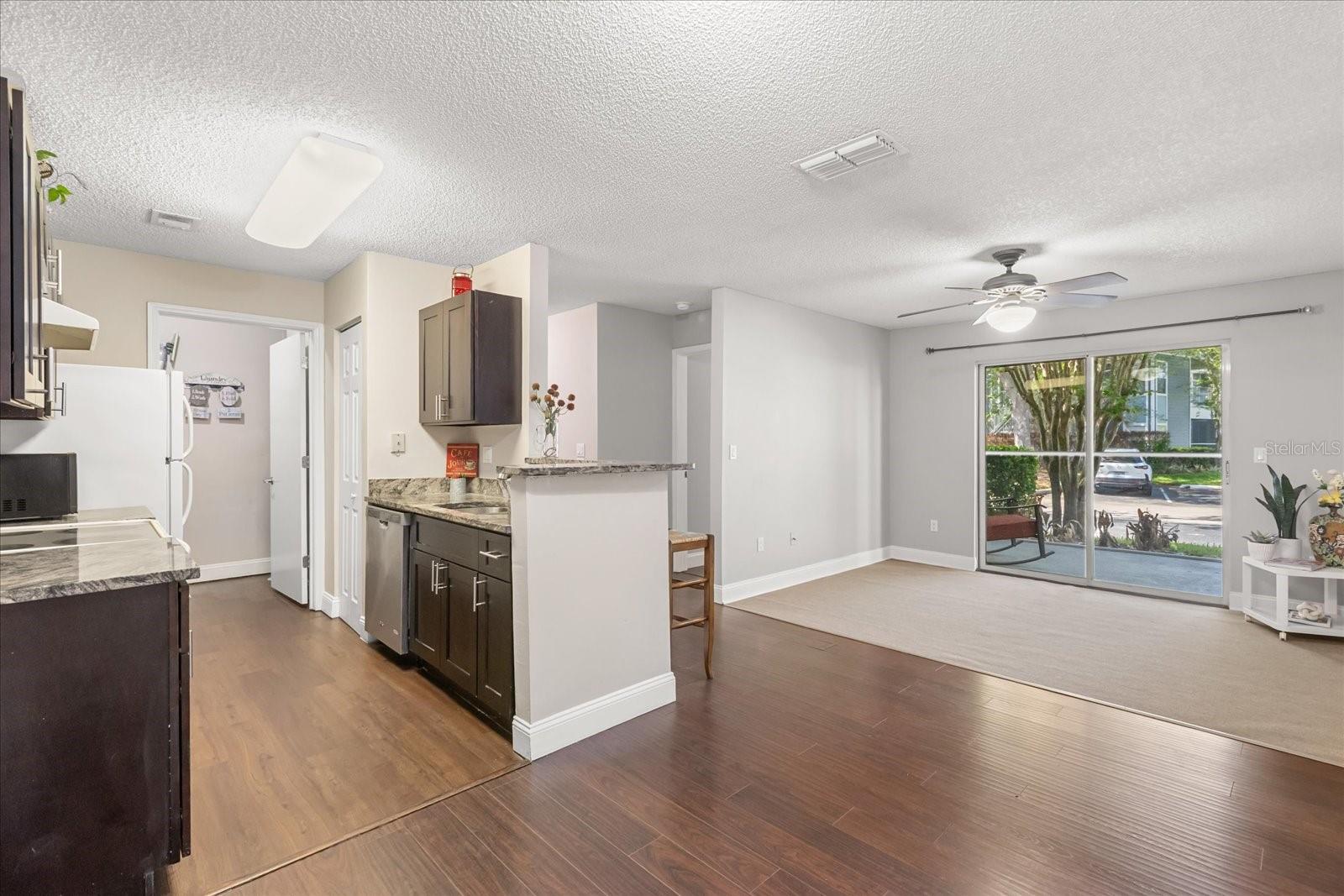 Image 14 of 41 For 2501 Grassy Point Drive 103