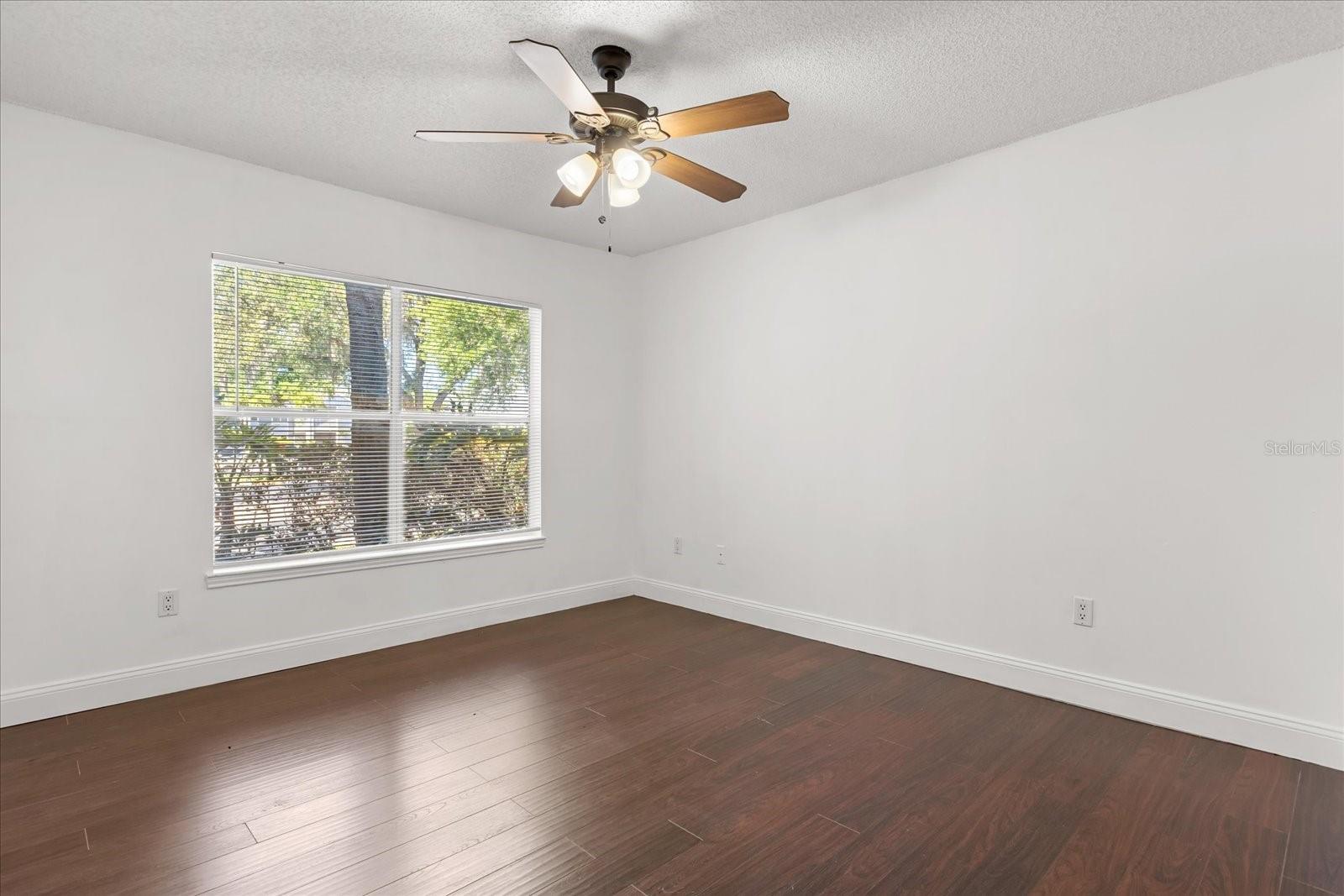 Image 19 of 41 For 2501 Grassy Point Drive 103