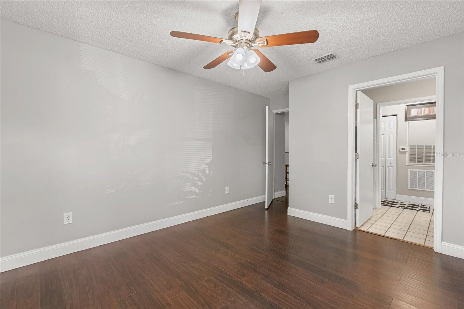 Image 22 of 41 For 2501 Grassy Point Drive 103