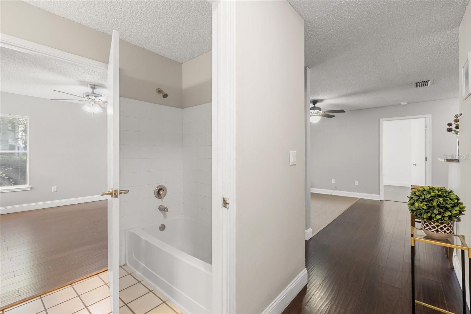 Image 26 of 41 For 2501 Grassy Point Drive 103