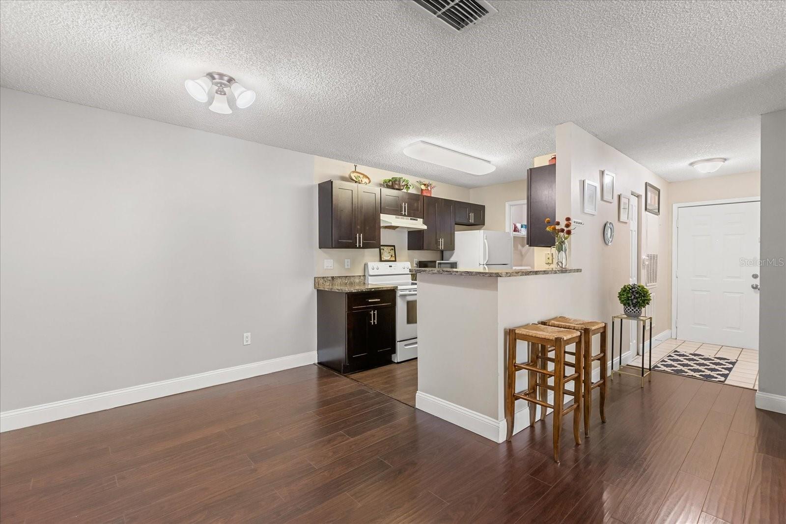 Image 9 of 41 For 2501 Grassy Point Drive 103