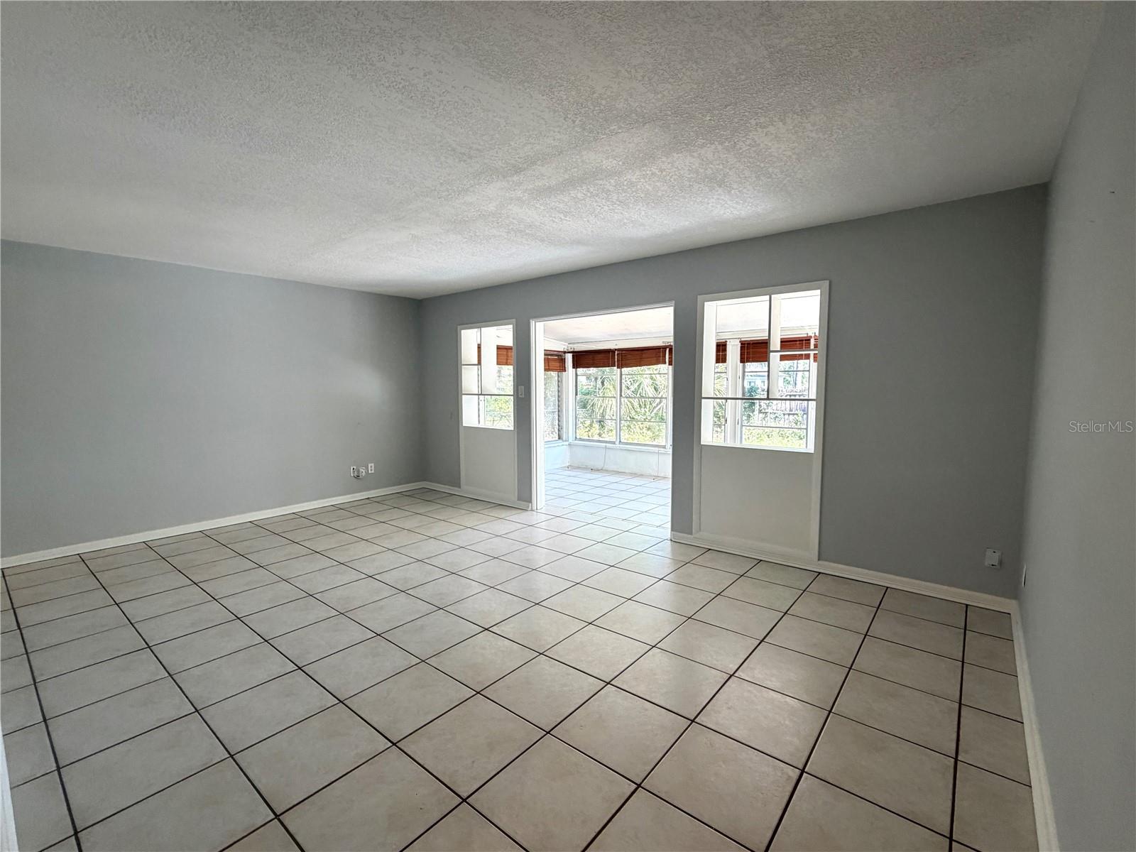 Image 3 of 21 For 1947 Summerfield Road