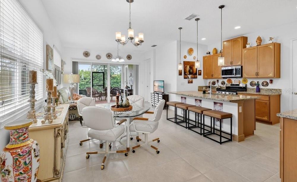 Image 2 of 38 For 2303 Datura Loop