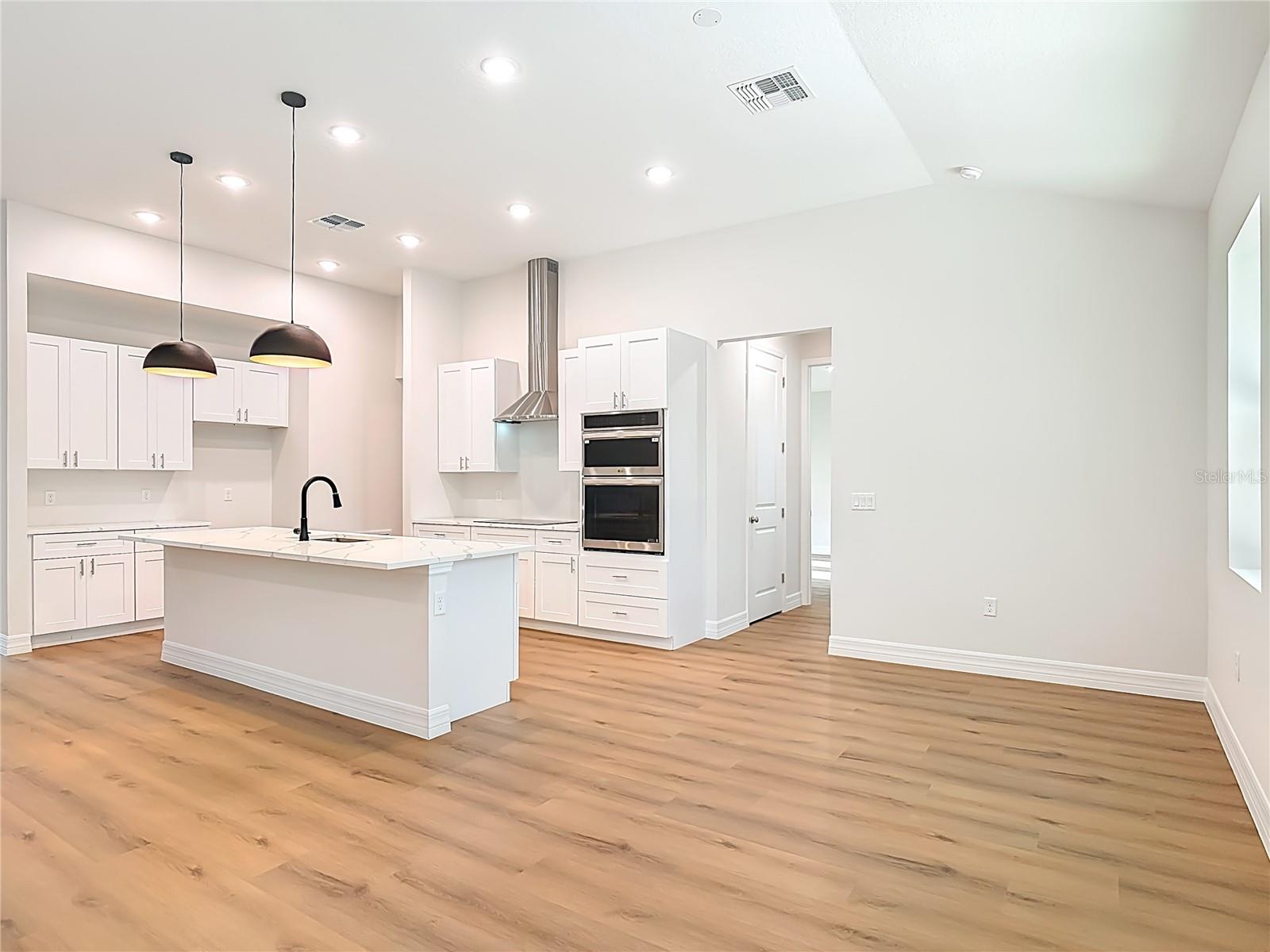 Image 18 of 58 For 30798 Apricot Avenue