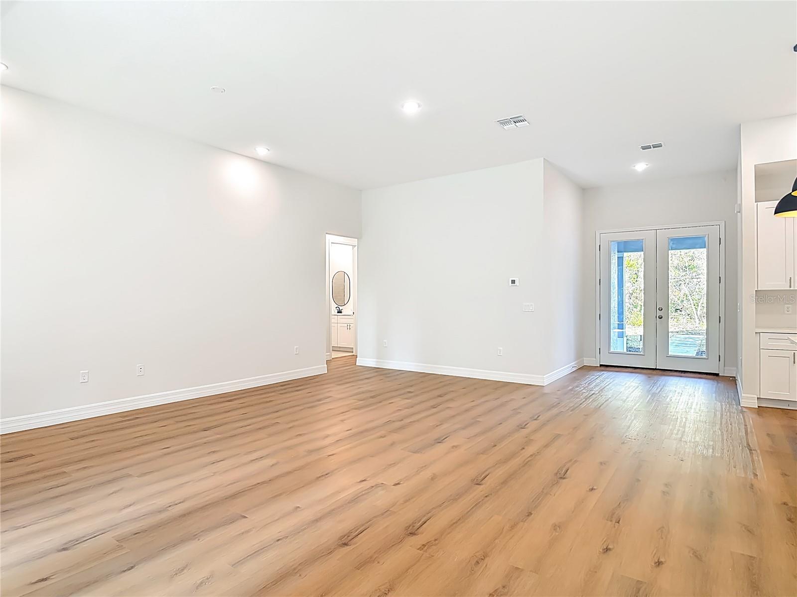 Image 19 of 58 For 30798 Apricot Avenue