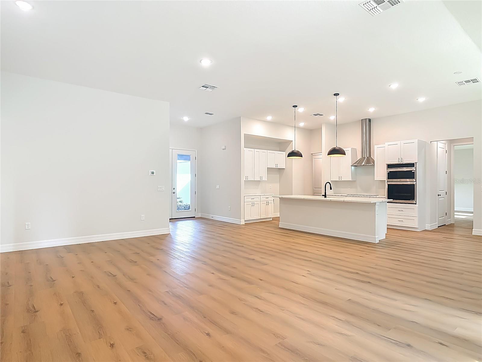 Image 20 of 58 For 30798 Apricot Avenue