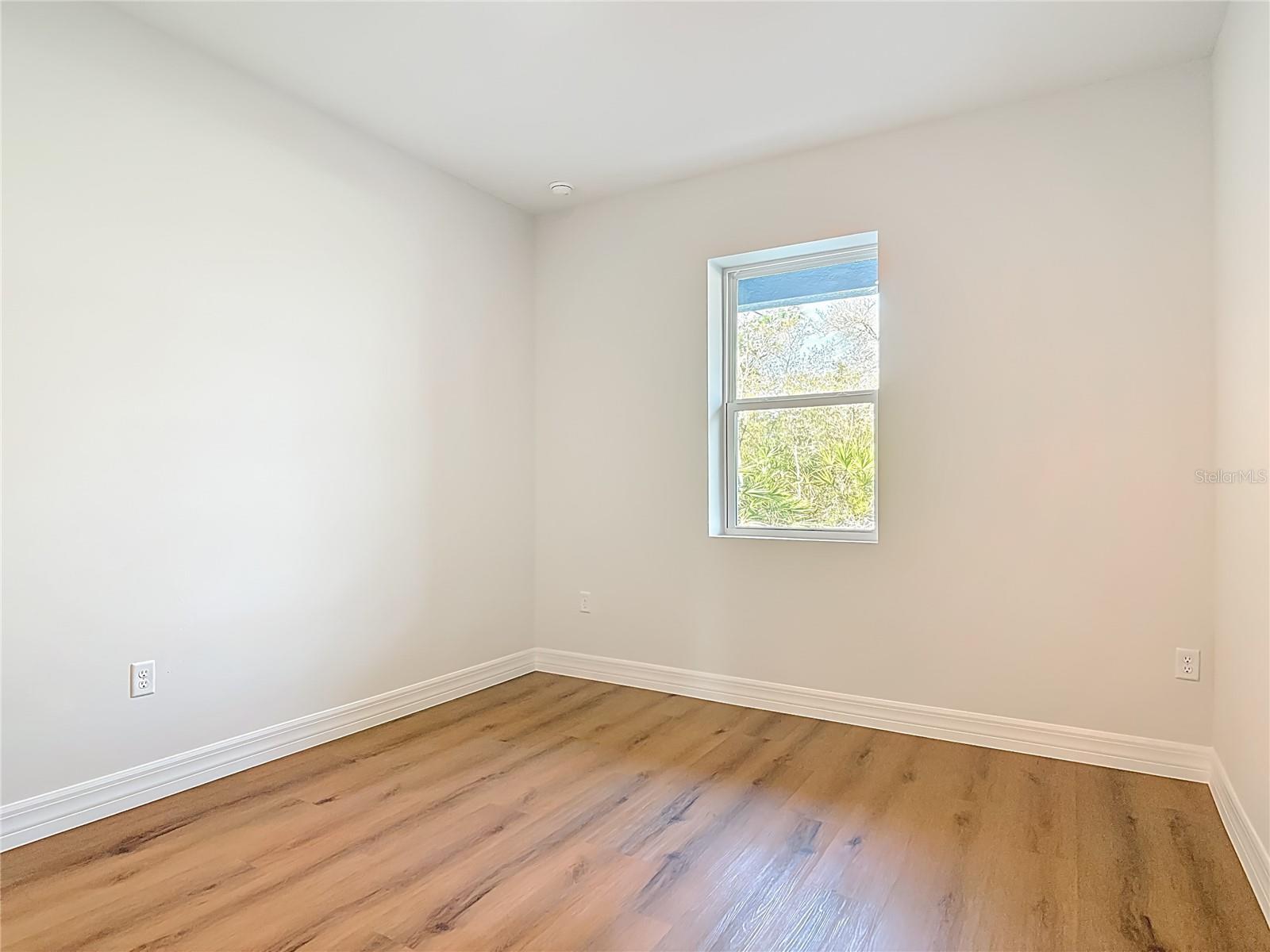 Image 34 of 58 For 30798 Apricot Avenue