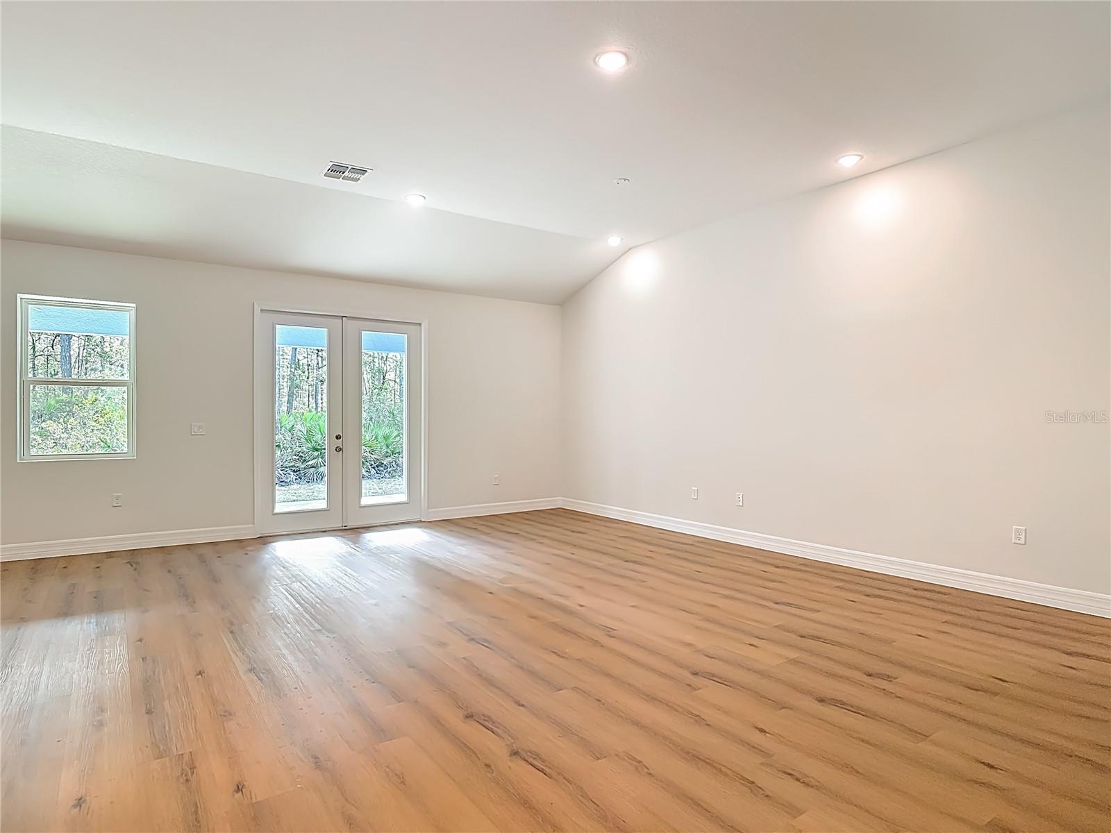 Image 8 of 58 For 30798 Apricot Avenue