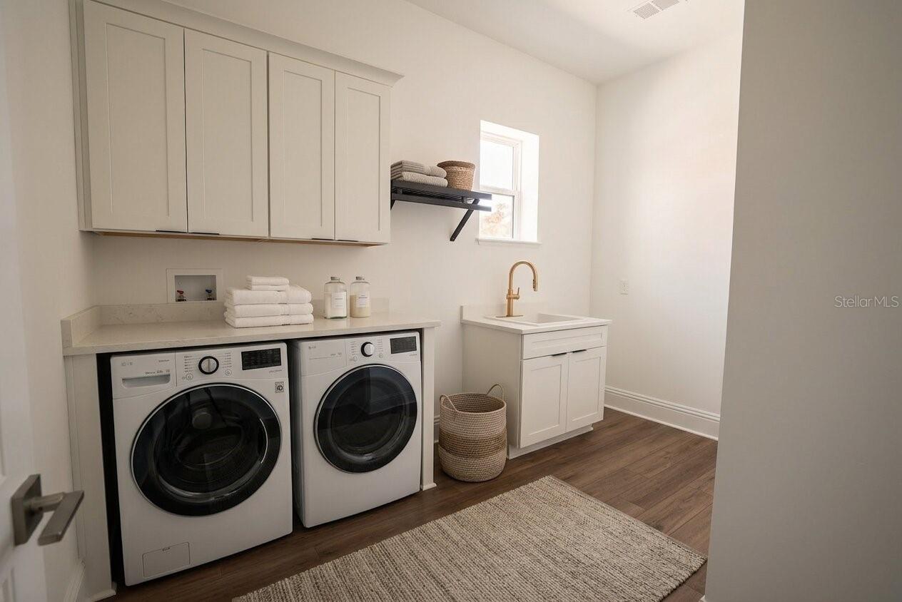 Image 32 of 34 For 16000 Pendio Drive