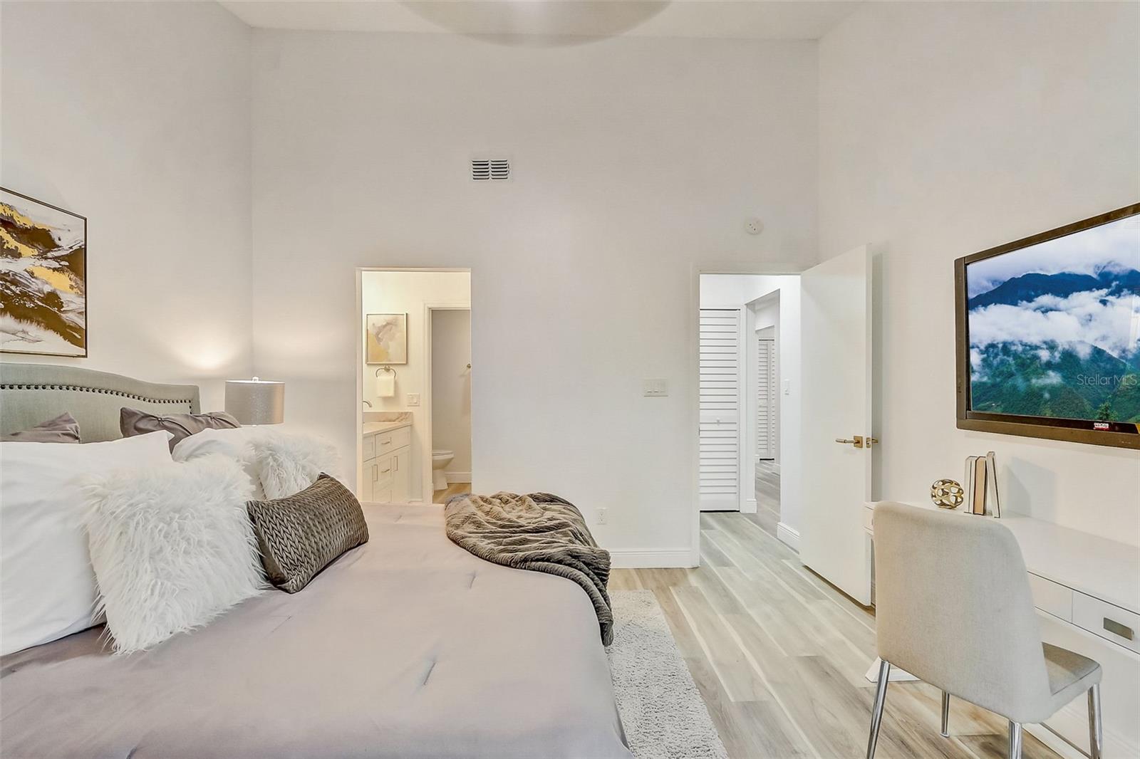 Image 15 of 25 For 260 Post Way