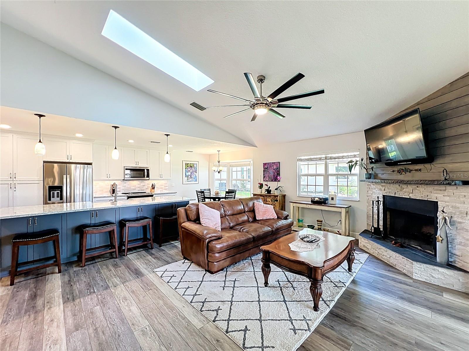 Image 9 of 28 For 630 Falcon Court