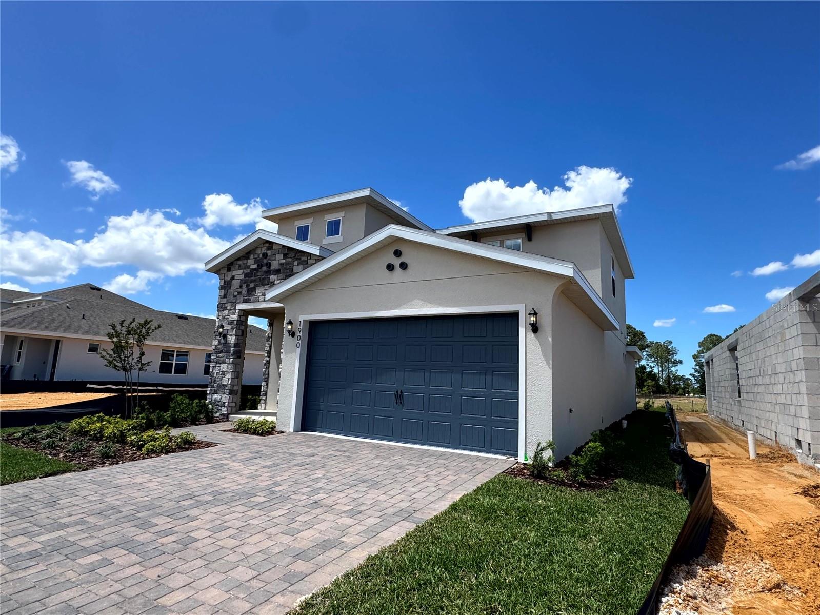 Image 3 of 20 For 1900 Sunshine Peak Dr Drive