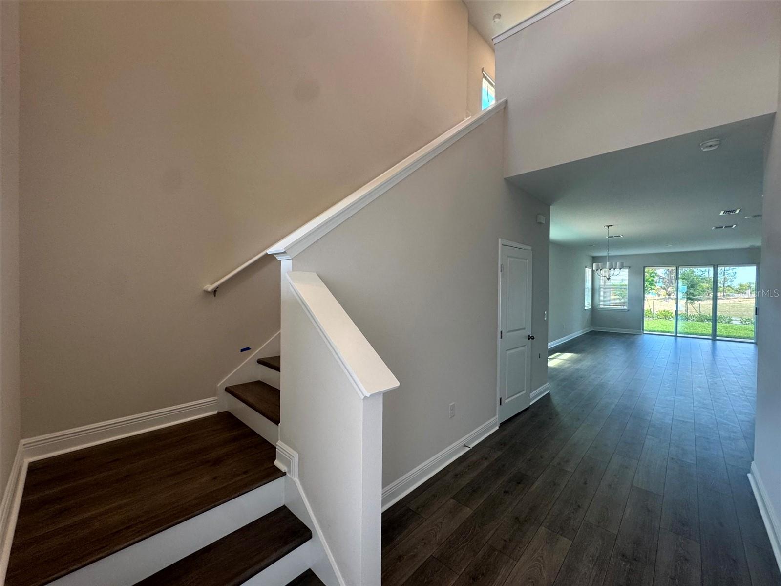 Image 4 of 20 For 1900 Sunshine Peak Dr Drive