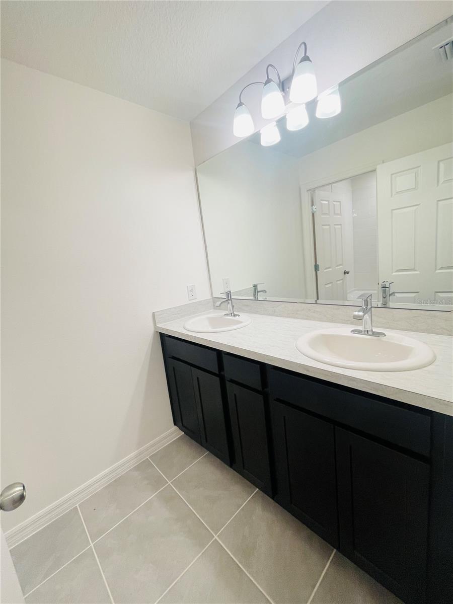 Image 12 of 20 For 180 Glass Onion Drive