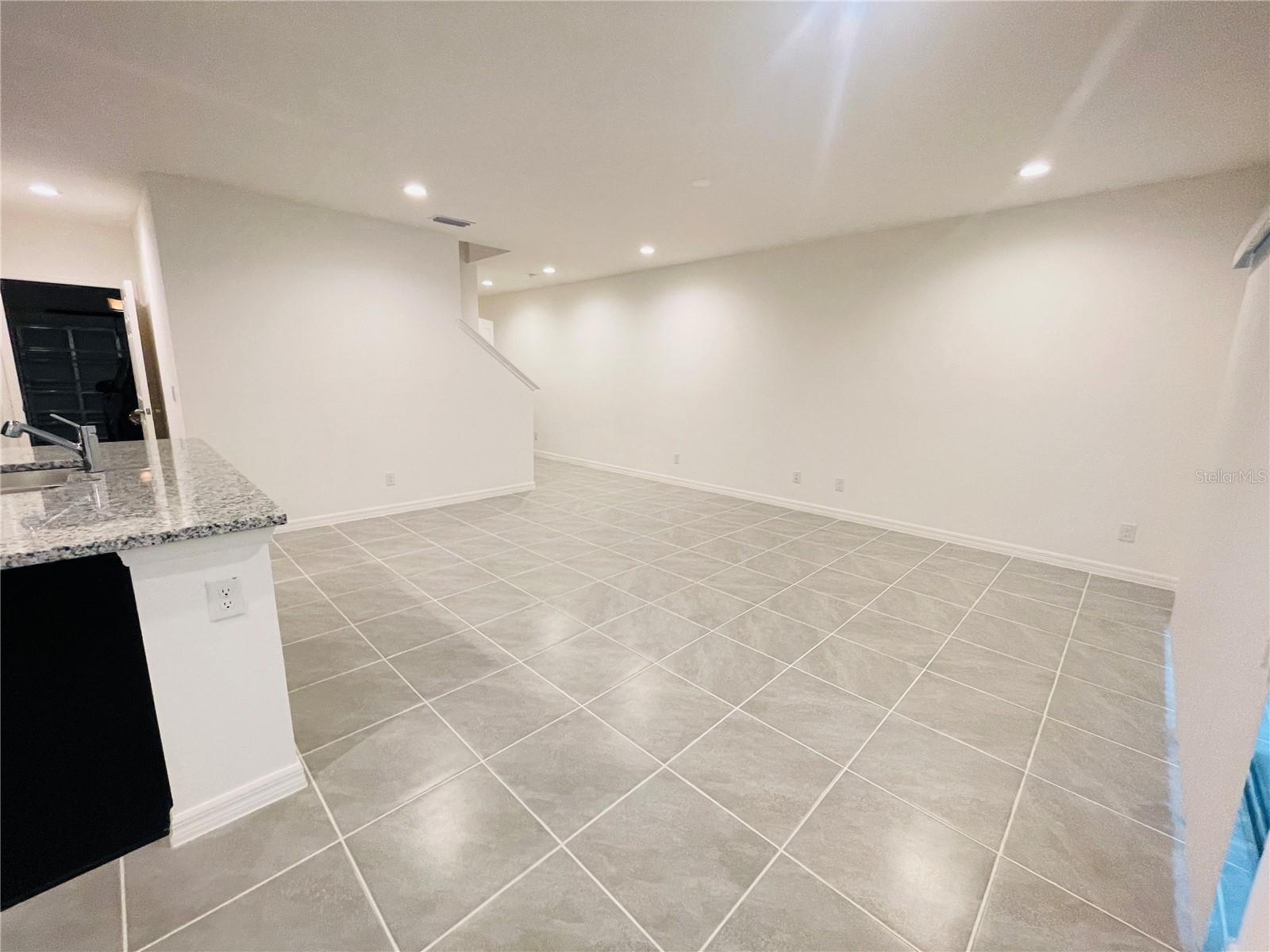 Image 4 of 20 For 180 Glass Onion Drive