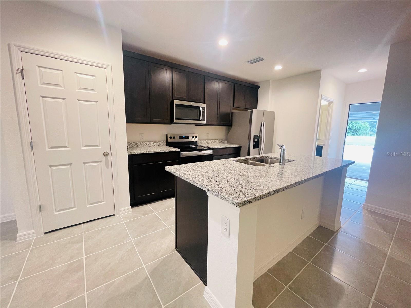 Image 7 of 20 For 180 Glass Onion Drive