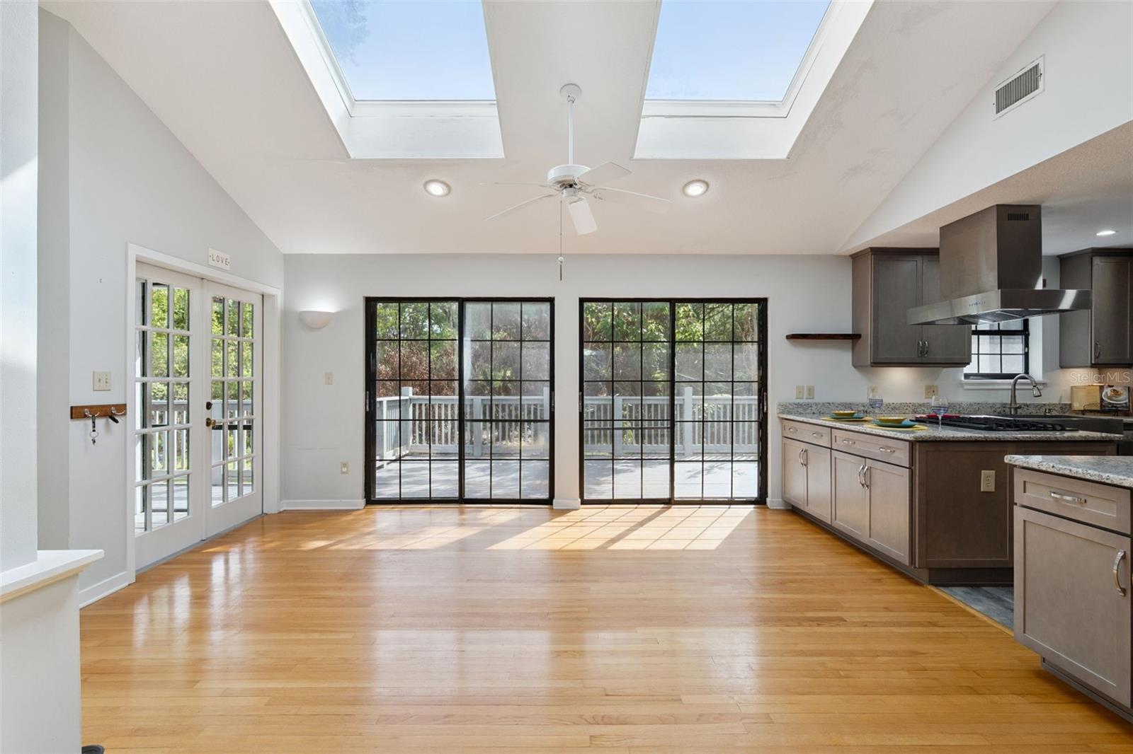 Image 14 of 56 For 156 Big Oak Bend