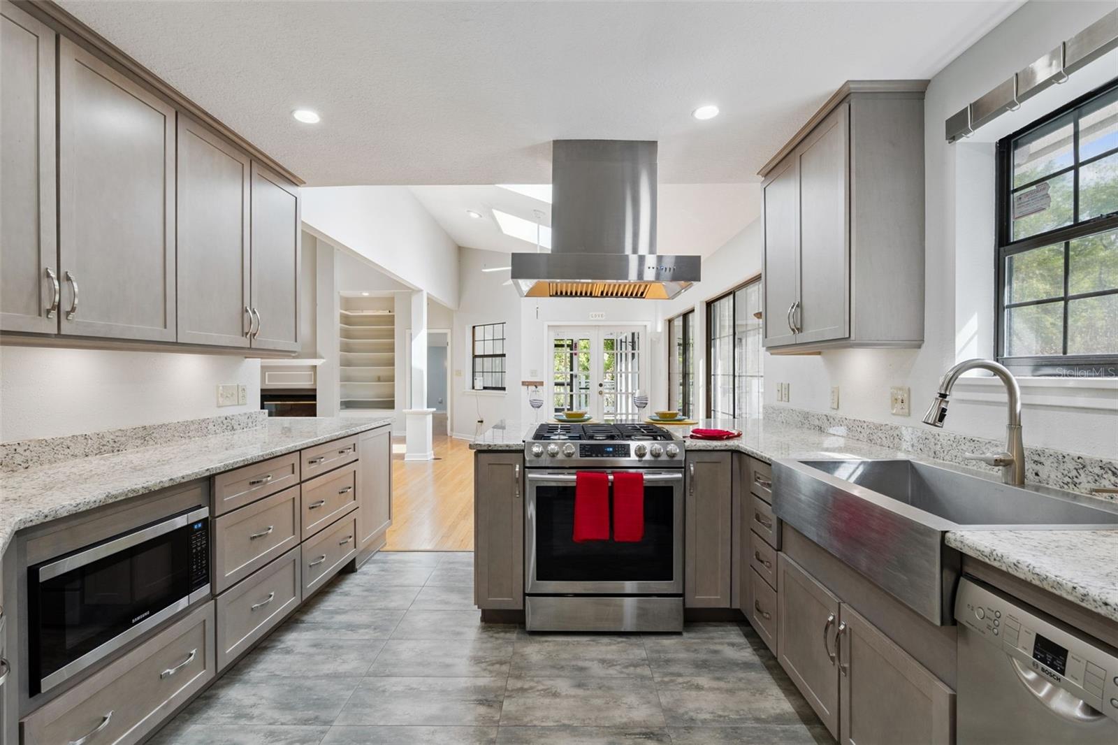 Image 18 of 56 For 156 Big Oak Bend