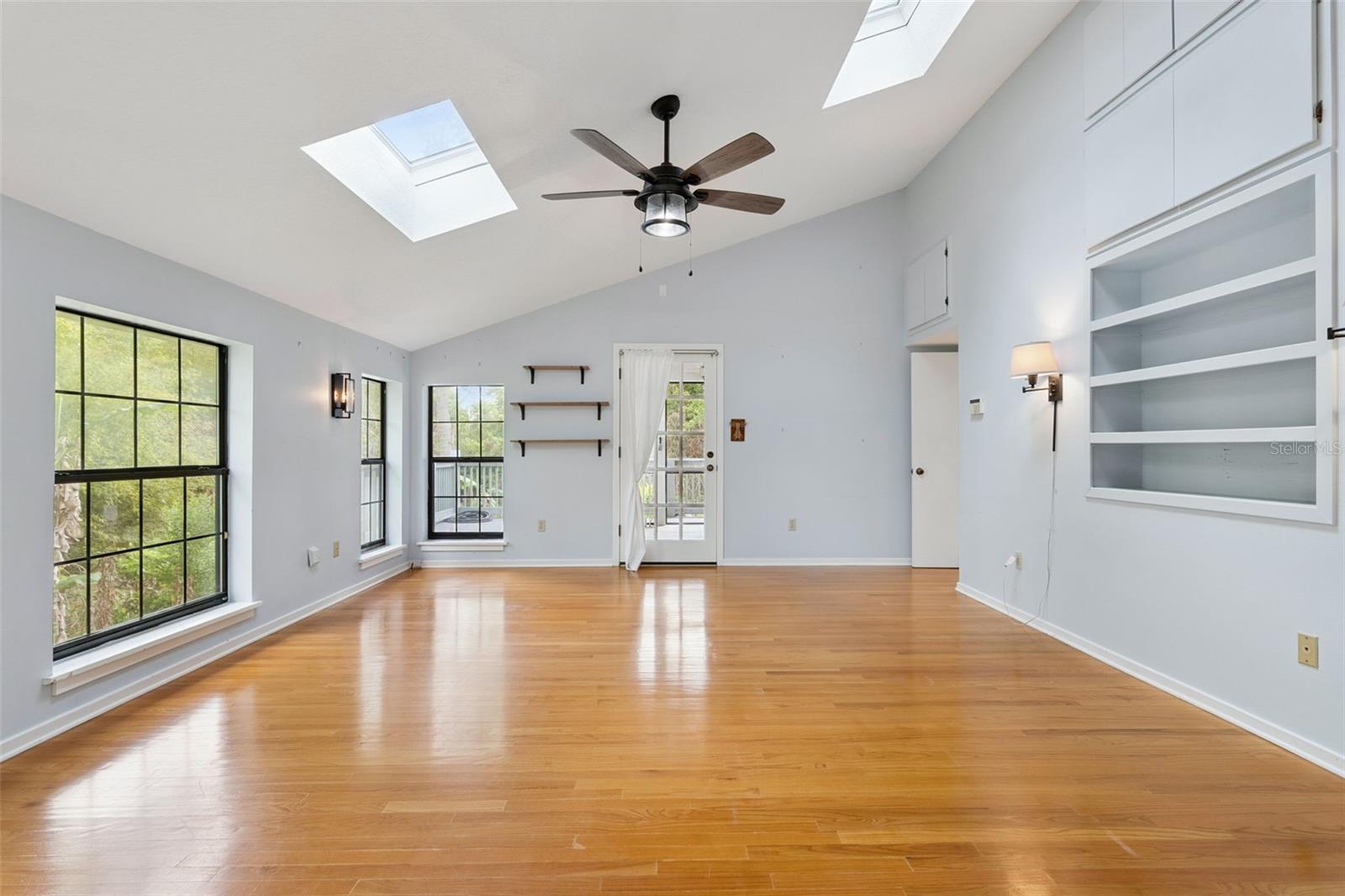 Image 33 of 56 For 156 Big Oak Bend