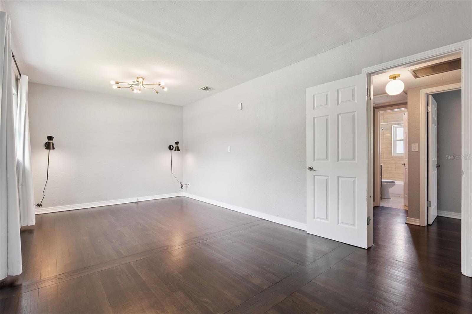 Image 13 of 43 For 2001 Gale Street