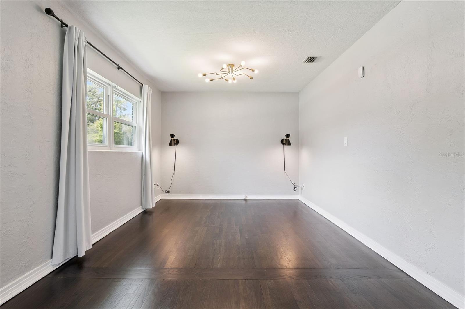 Image 14 of 43 For 2001 Gale Street