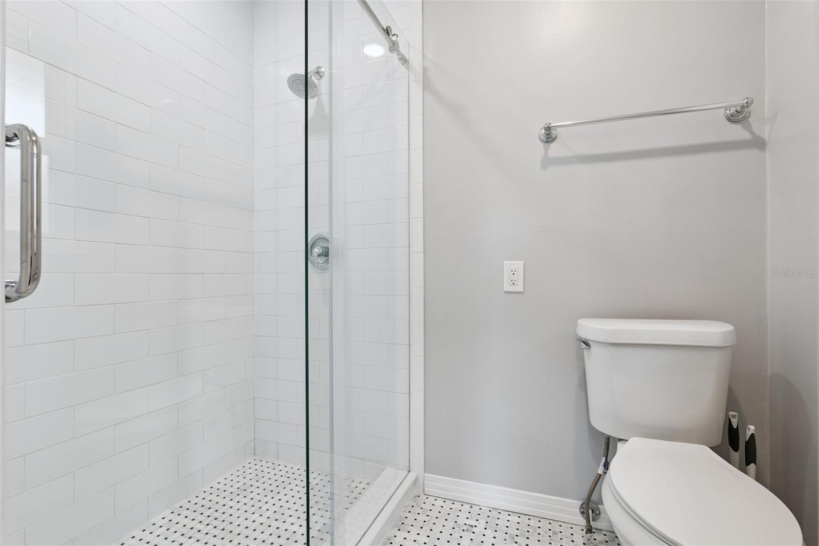 Image 18 of 43 For 2001 Gale Street