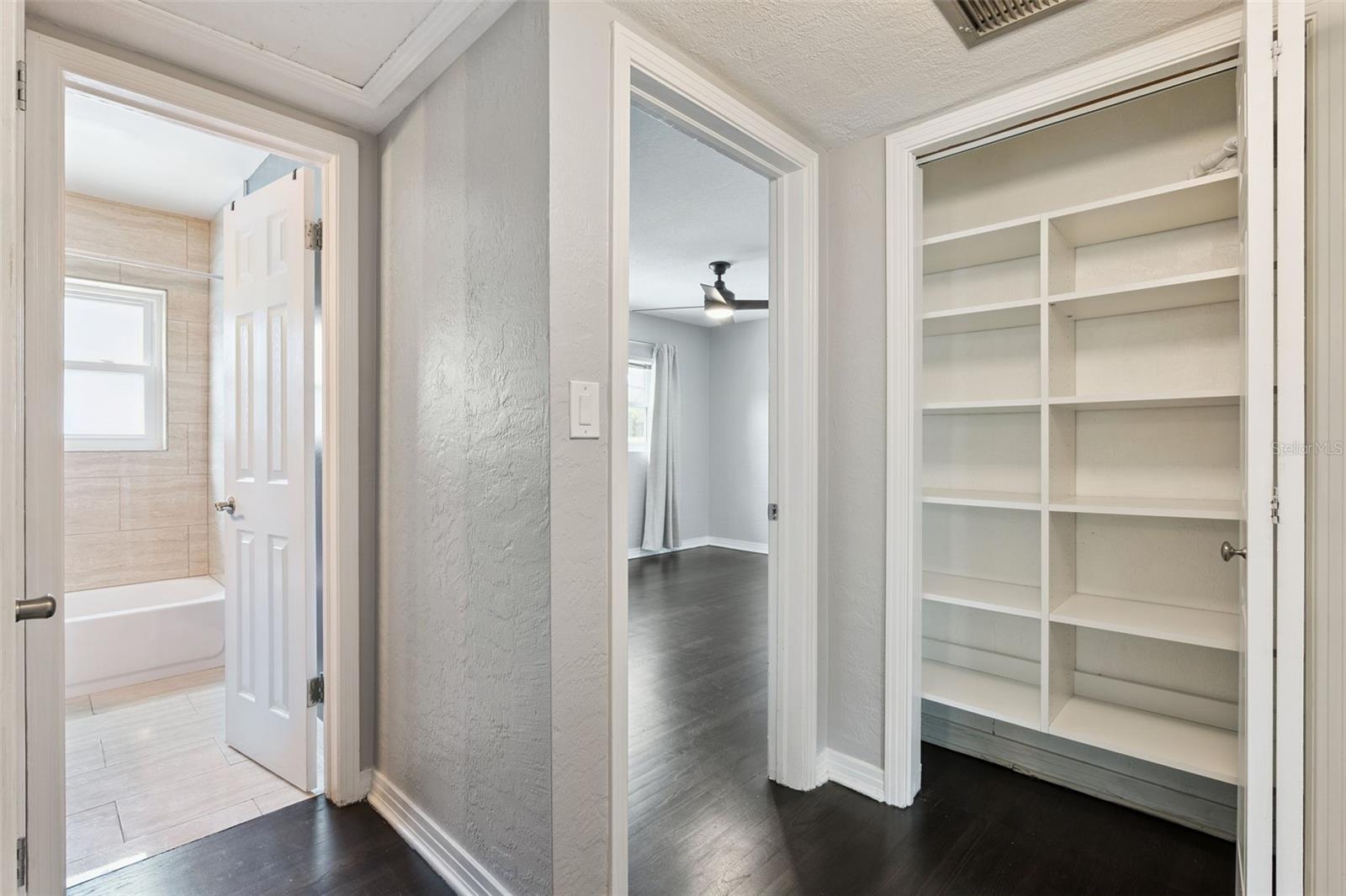 Image 27 of 43 For 2001 Gale Street