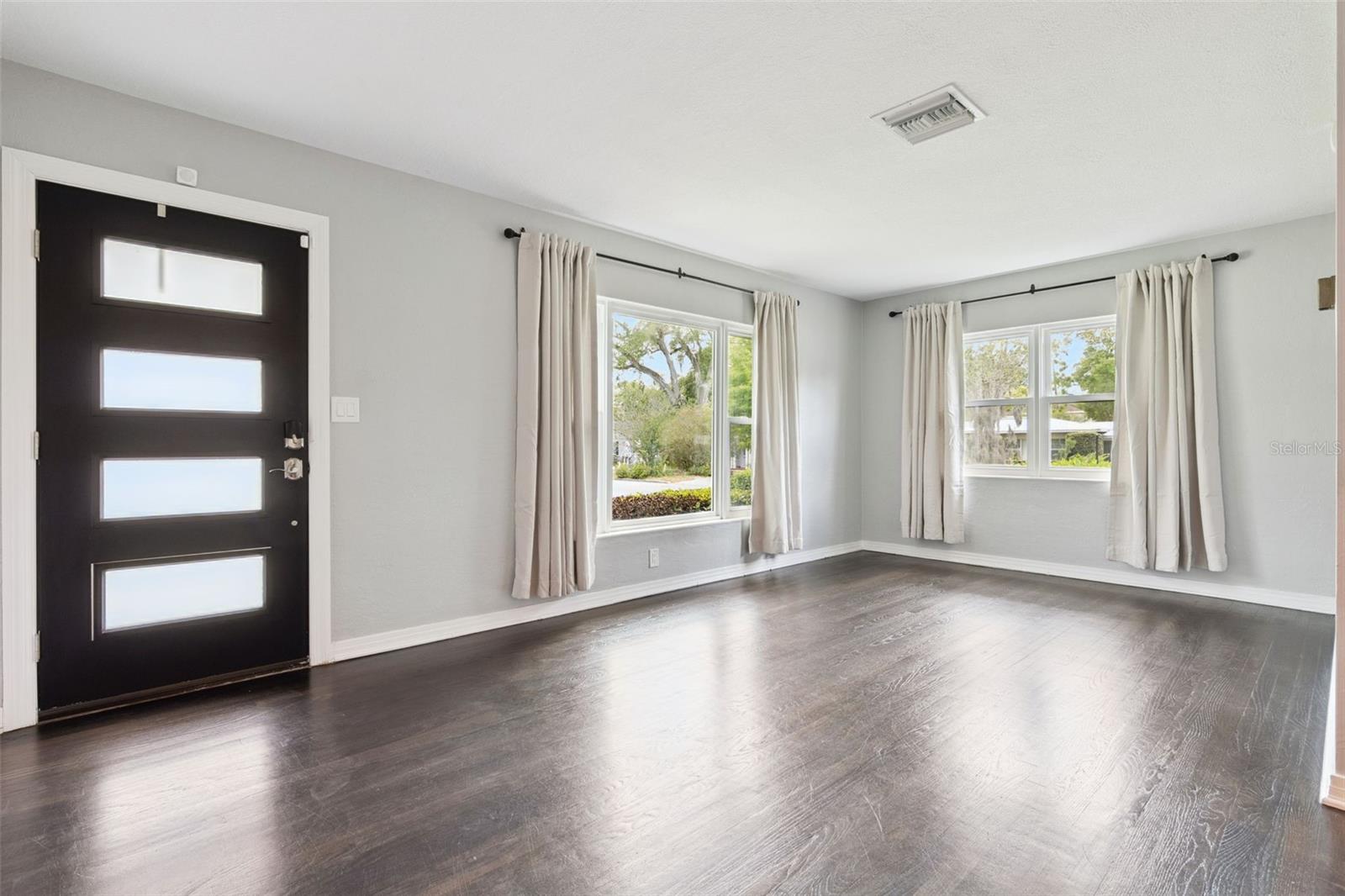 Image 5 of 43 For 2001 Gale Street