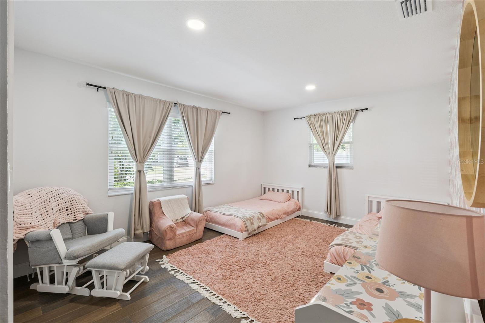 Image 24 of 55 For 884 Cutler Road