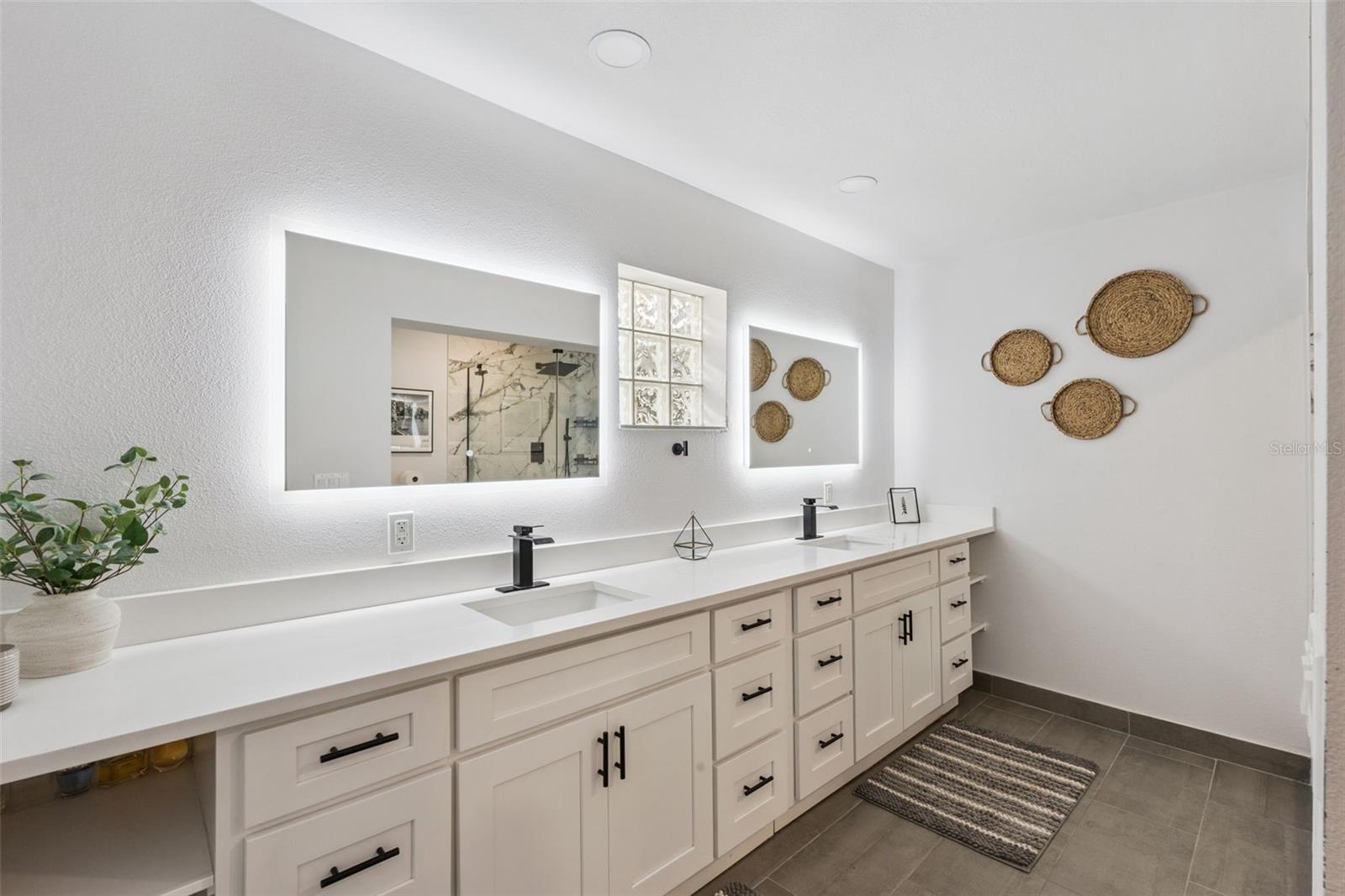 Image 28 of 55 For 884 Cutler Road