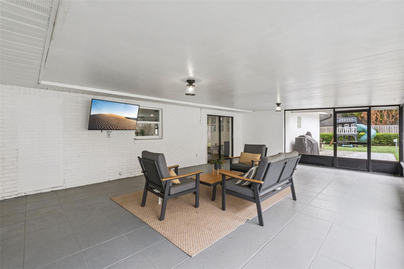 Image 33 of 55 For 884 Cutler Road