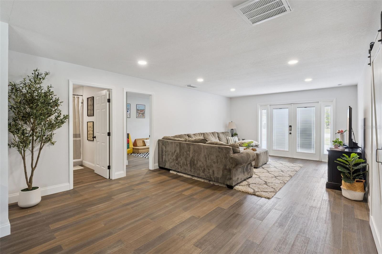 Image 6 of 55 For 884 Cutler Road