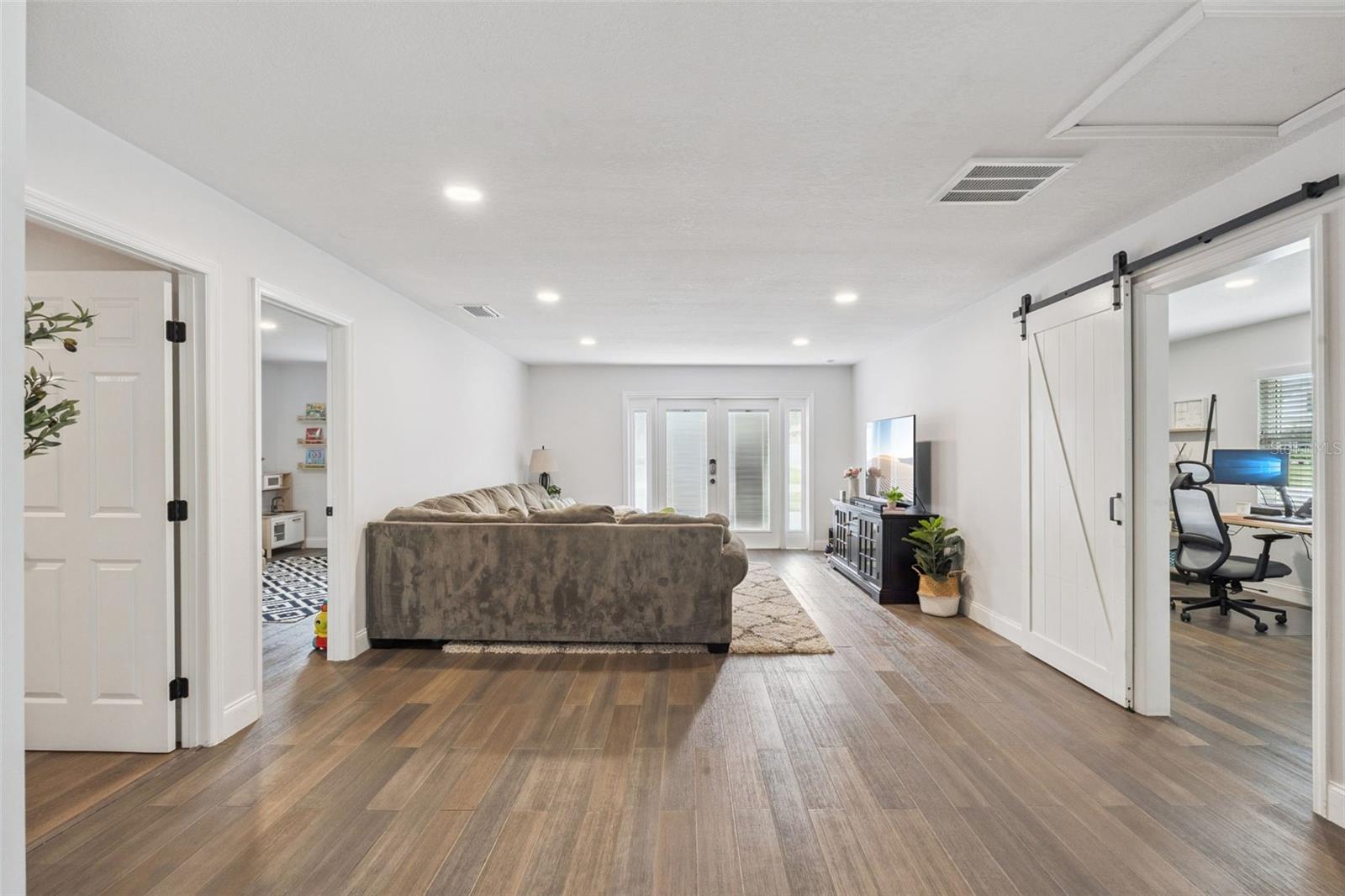 Image 7 of 55 For 884 Cutler Road