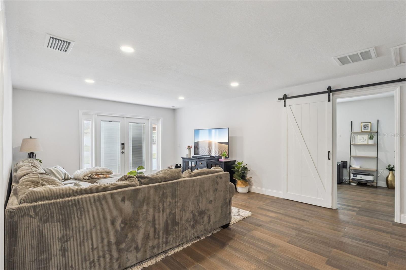 Image 8 of 55 For 884 Cutler Road