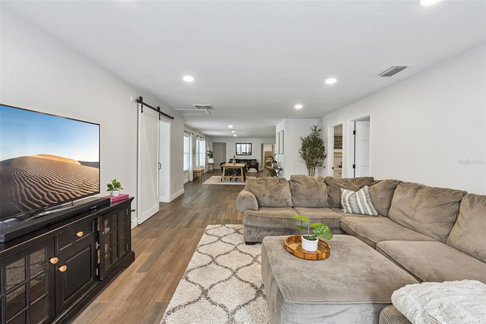 Image 9 of 55 For 884 Cutler Road