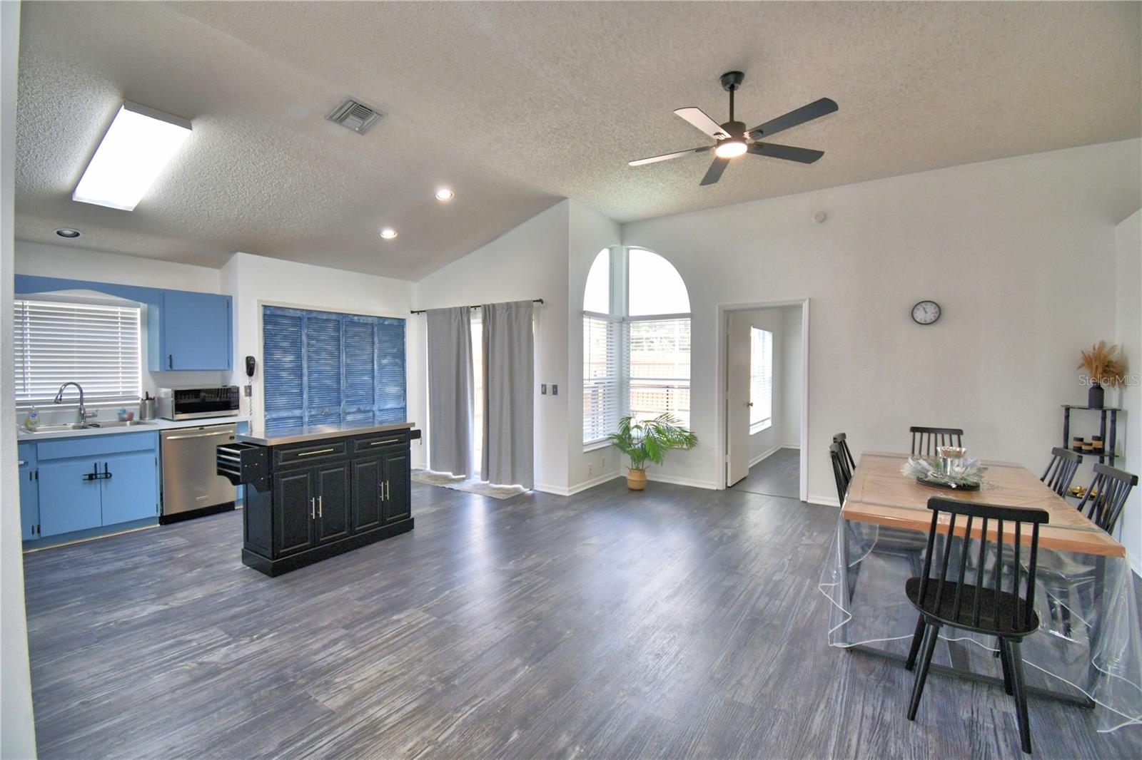 Image 14 of 65 For 2935 Dickens Circle