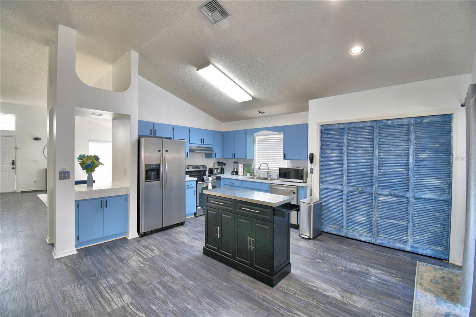 Image 17 of 65 For 2935 Dickens Circle