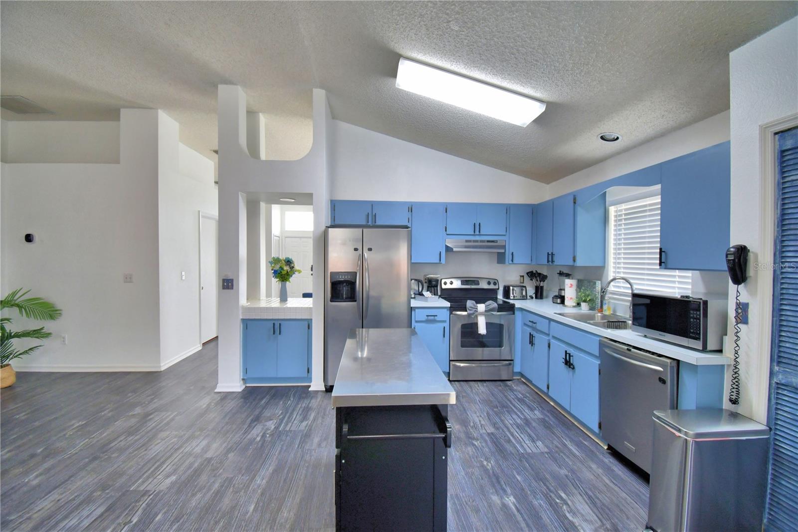 Image 18 of 65 For 2935 Dickens Circle