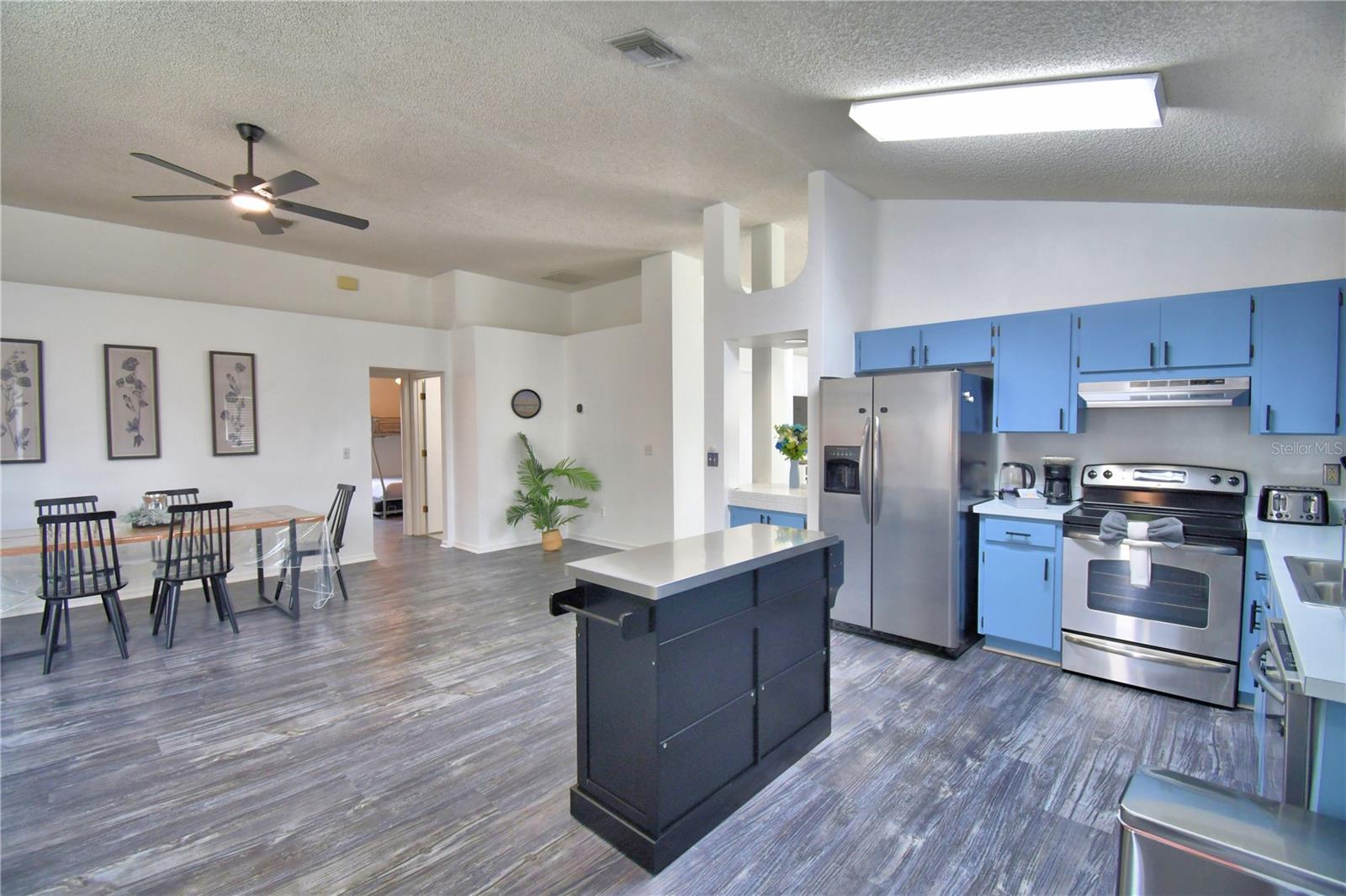 Image 19 of 65 For 2935 Dickens Circle