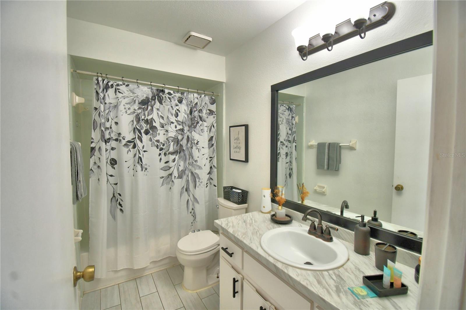 Image 24 of 65 For 2935 Dickens Circle