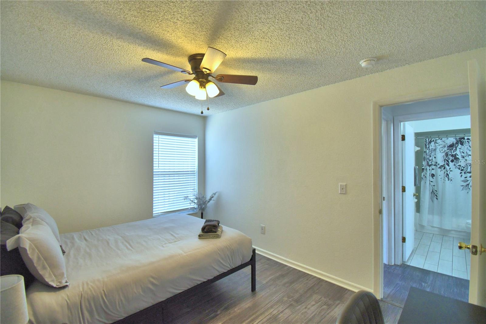 Image 31 of 65 For 2935 Dickens Circle