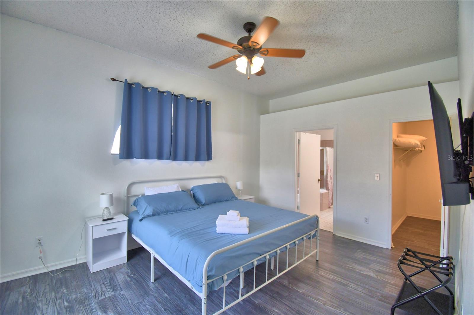 Image 37 of 65 For 2935 Dickens Circle