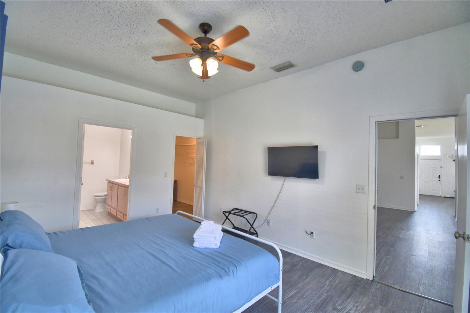 Image 38 of 65 For 2935 Dickens Circle