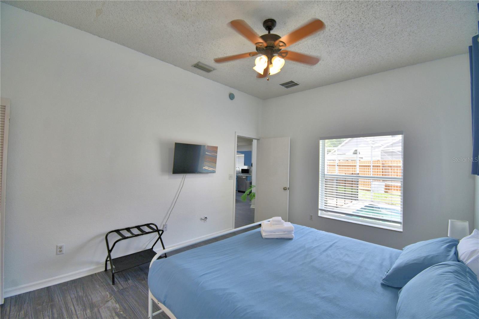 Image 40 of 65 For 2935 Dickens Circle