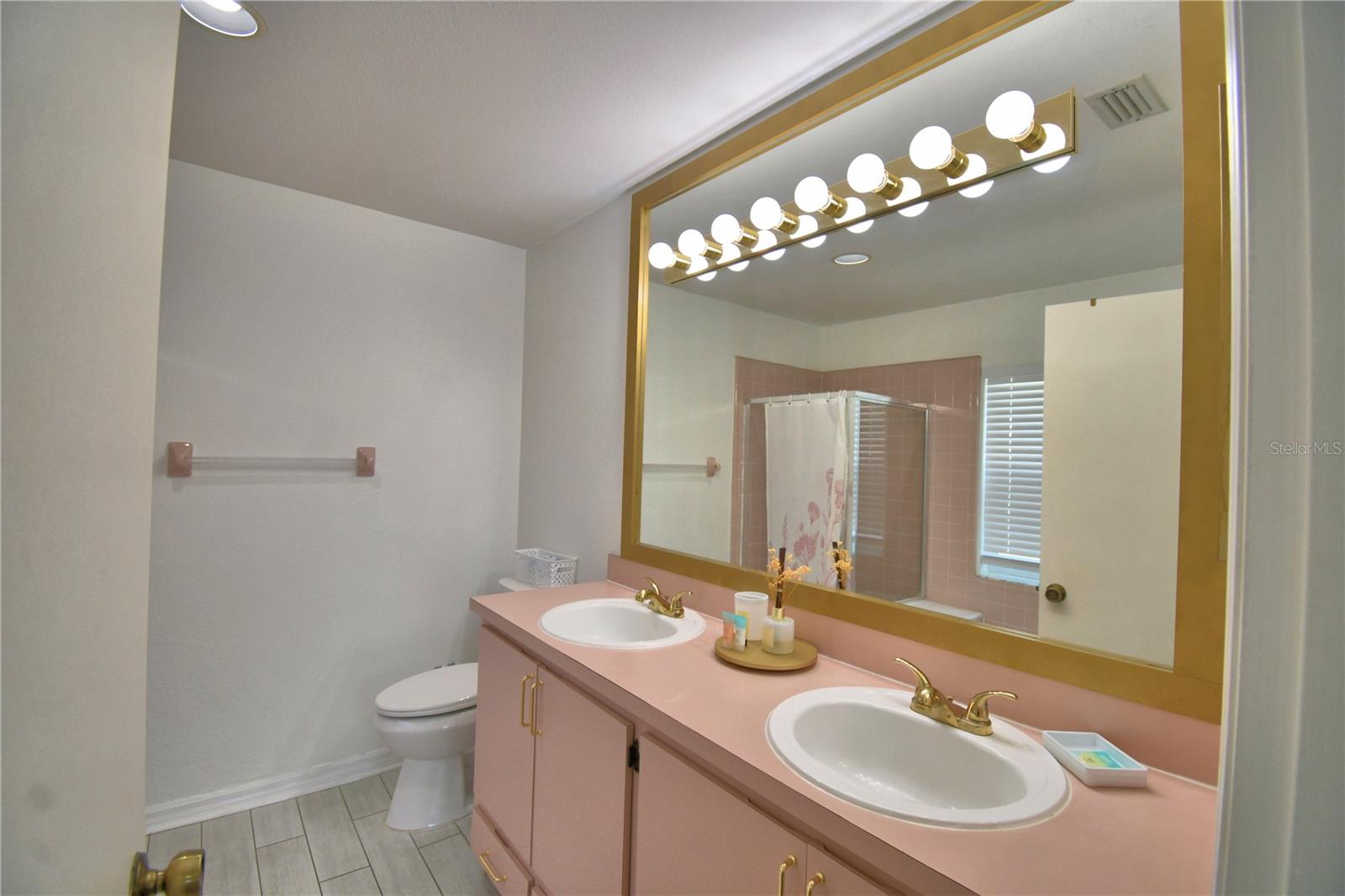 Image 42 of 65 For 2935 Dickens Circle