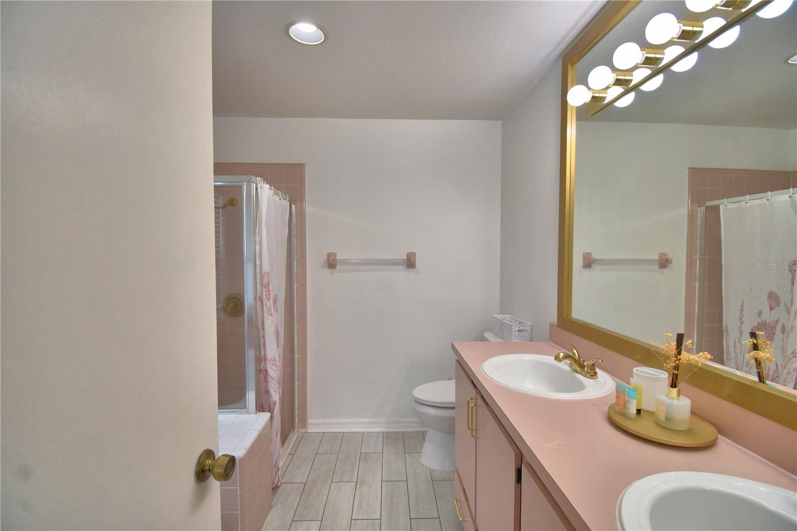 Image 43 of 65 For 2935 Dickens Circle